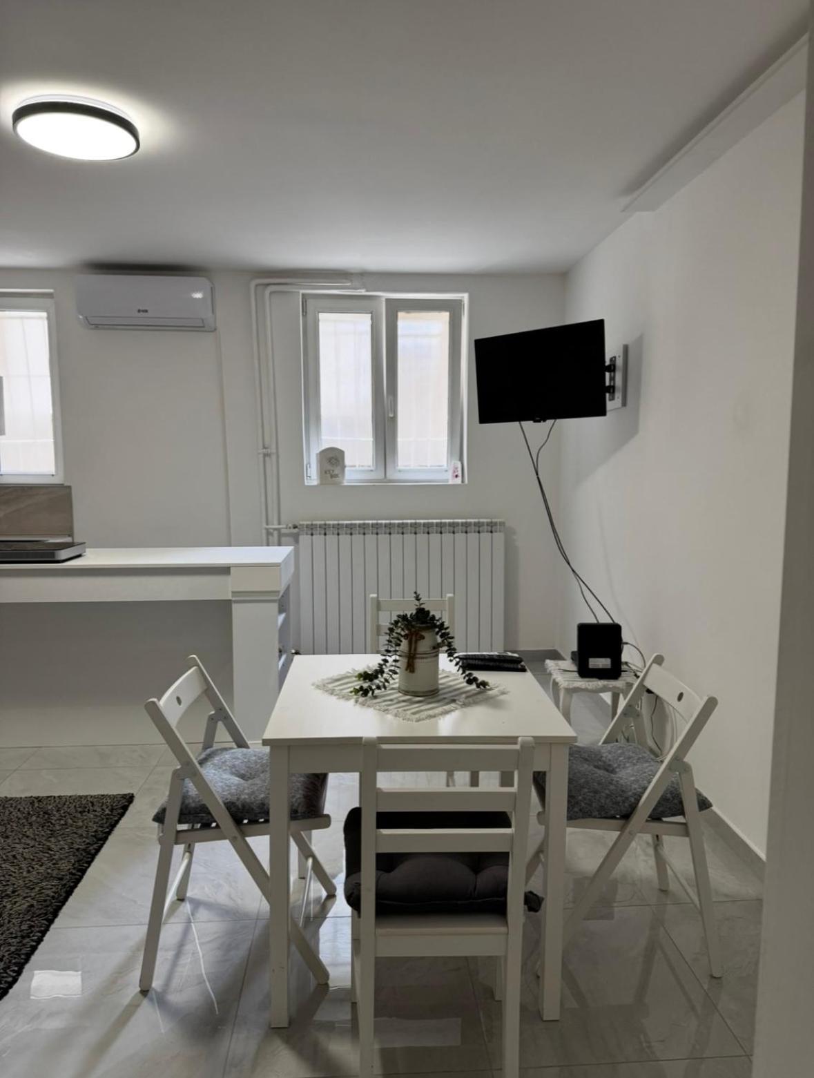 Alexandar13 Apartment